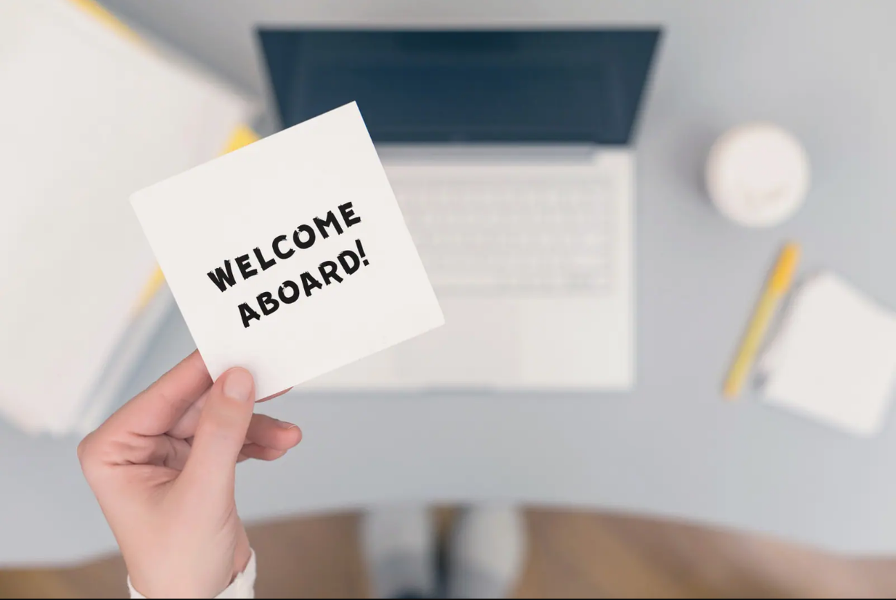 Creating an Awesome New Hire Experience: What to Do in the First Weeks of Hiring a New Employee